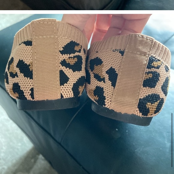 Leopard Print flats - Picture 2 of 10